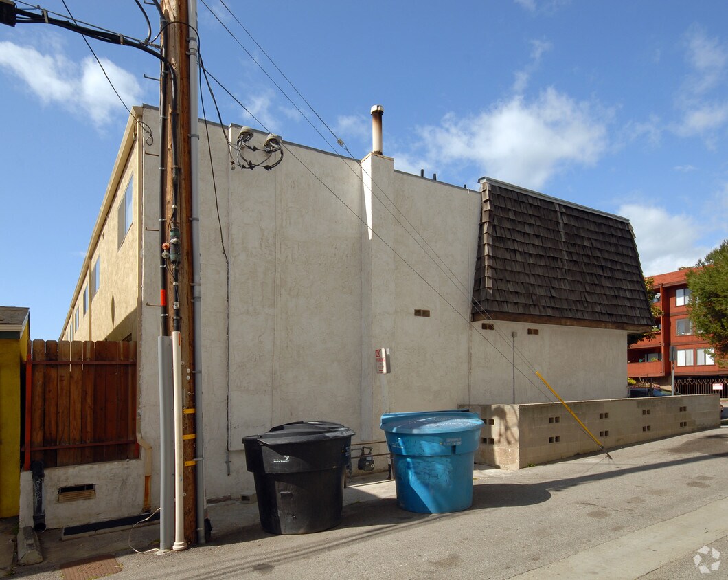 Building Photo - 1402 Arizona Ave.