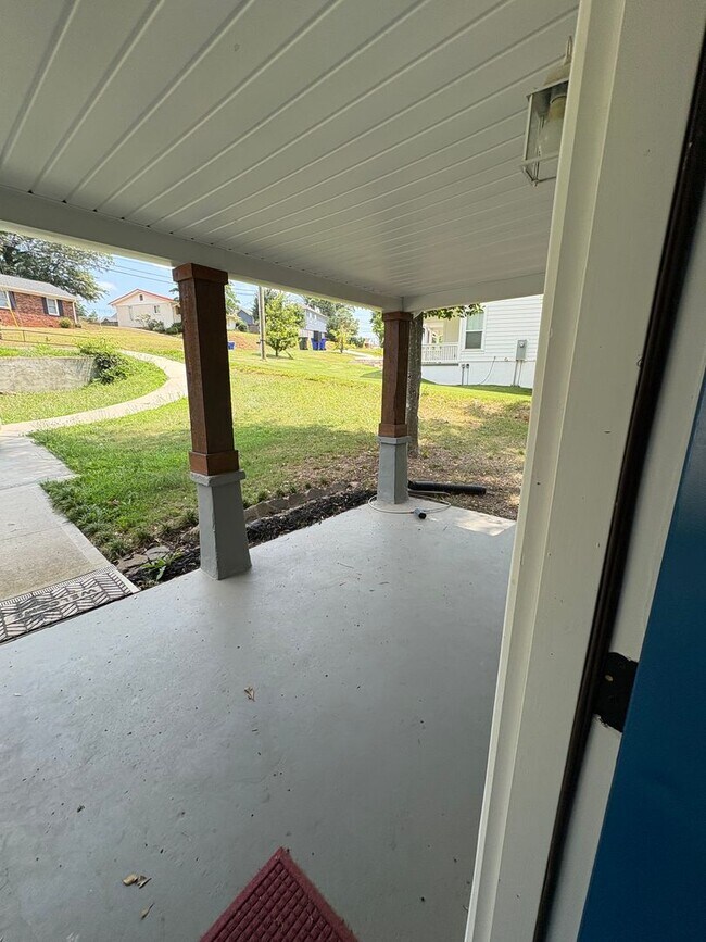 Foto del edificio - 3 Bedroom 2 Bath Home in Greenville