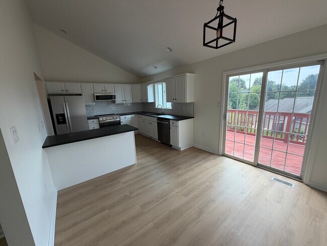Foto del edificio - 43 Knollwood Rd