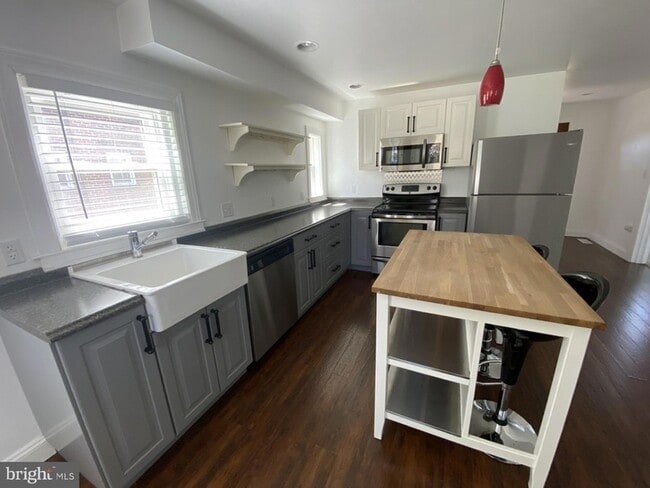 Photo - 106 S Walnut St House