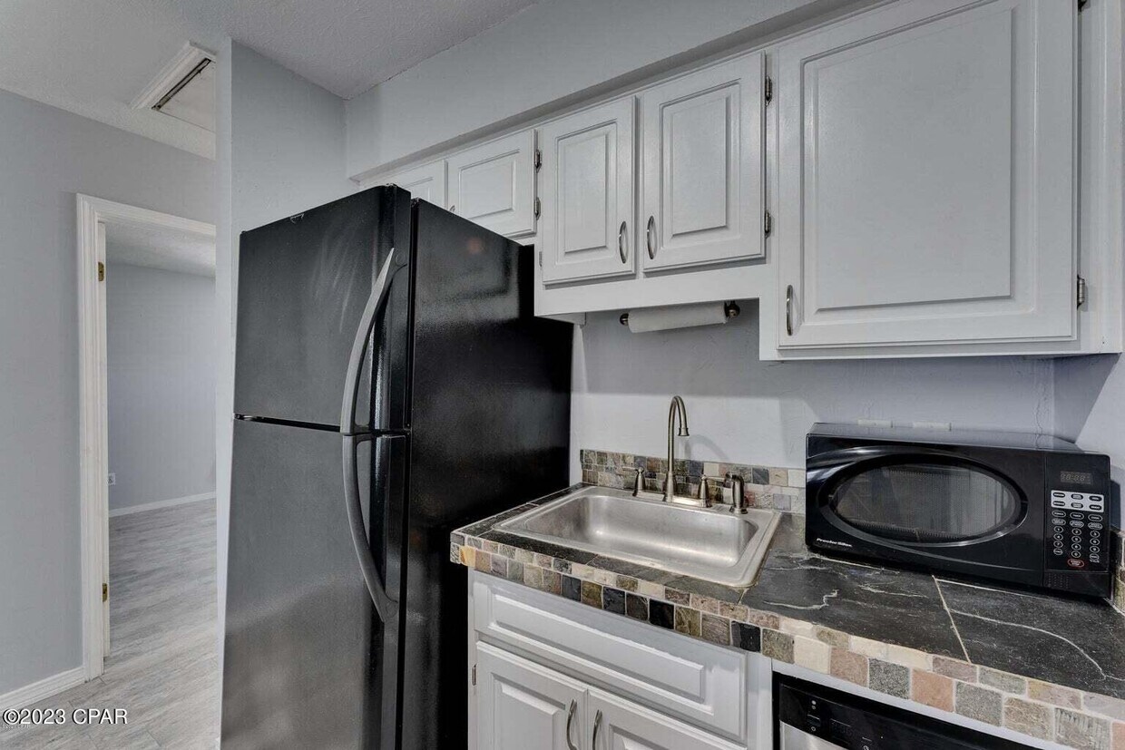 6560 Harbour Blvd, Panama City Beach, FL 32407 Room for Rent in