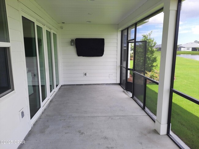 Foto del edificio - 8436 Coral Reef Wy