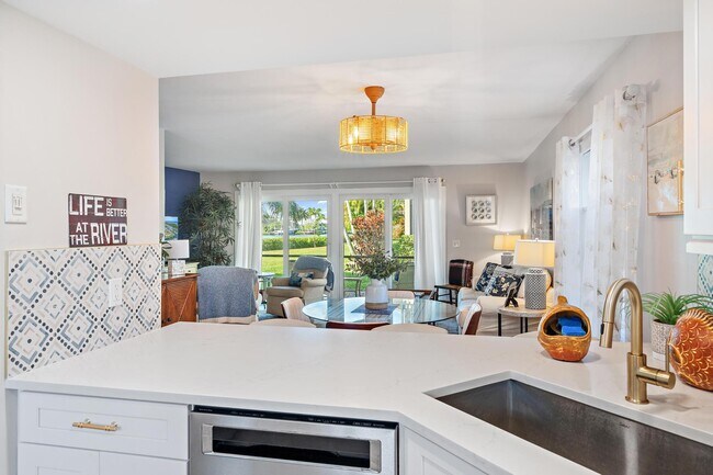 Foto del edificio - 9170 SE Riverfront Terrace