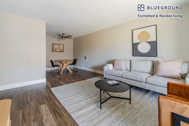 Foto del edificio - 950 E Hillsdale Blvd