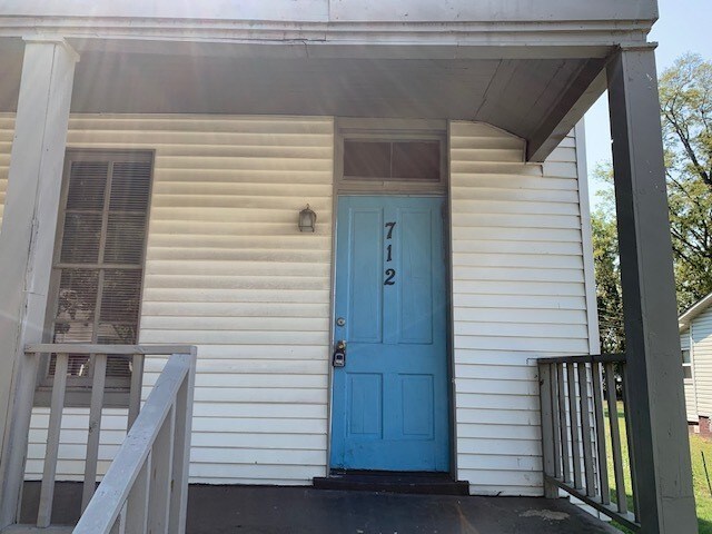 Foto del edificio - LOCATION LOCATION!! - Duplex in Five Points