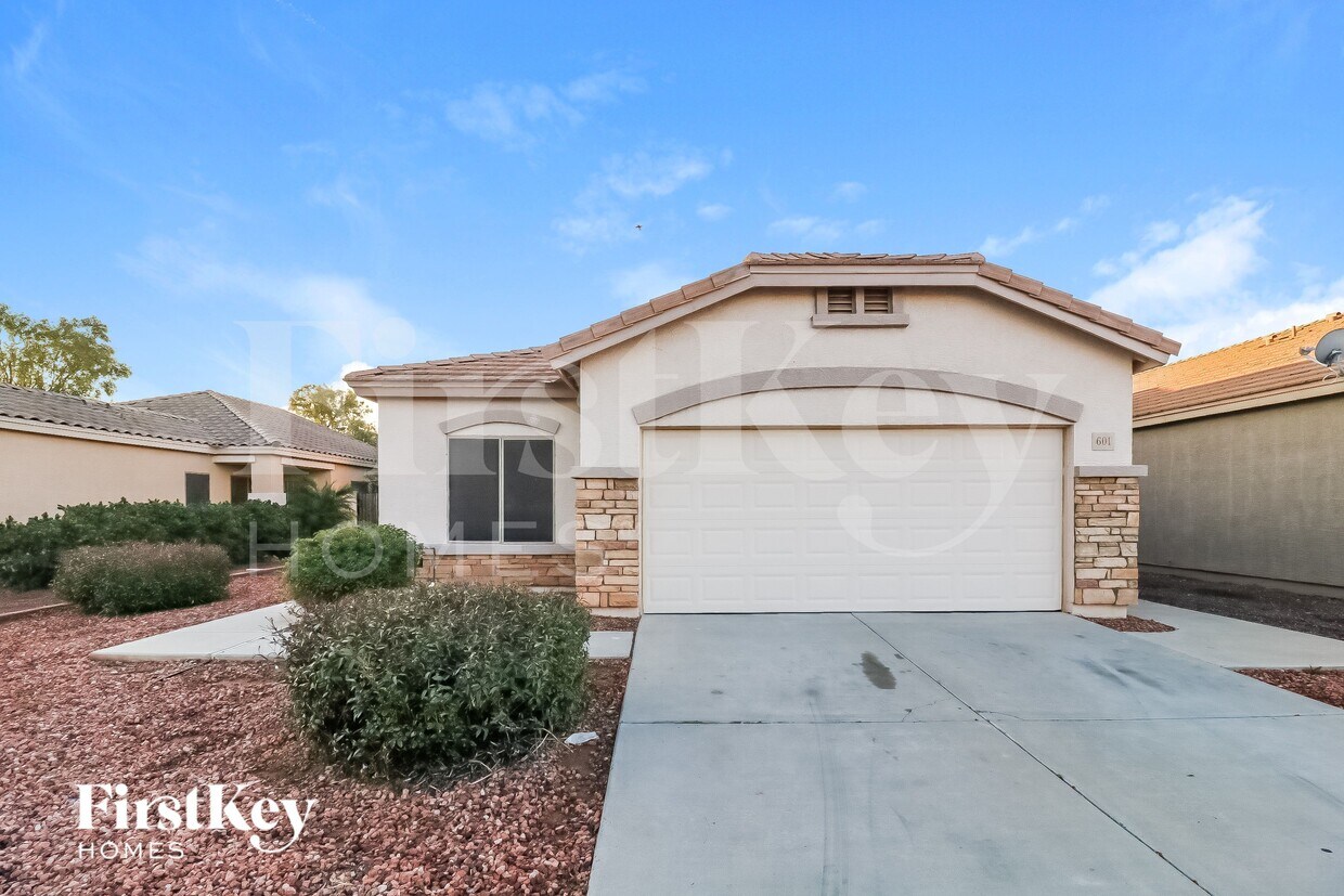 Foto principal - 601 W Elm Ln