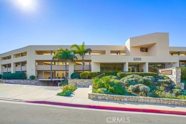Building Photo - 3200 La Rotonda Dr