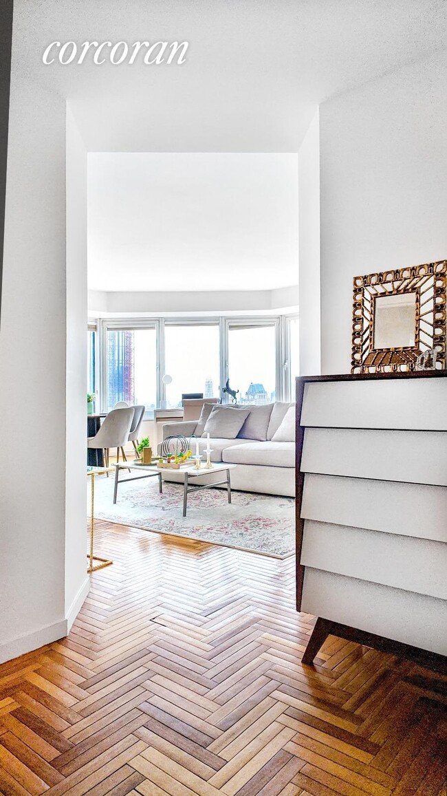 Foto del edificio - 150-156 W 56th St