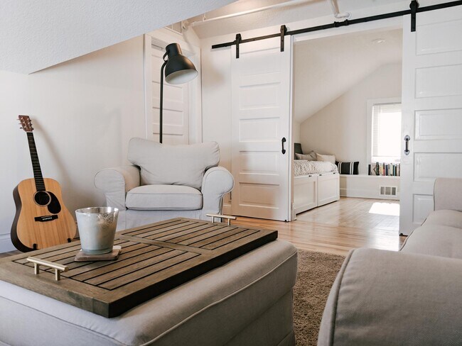 Building Photo - 3216 Lyndale Ave S