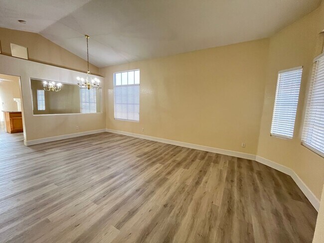 Building Photo - Single Story Home in Desirable Silverado R...