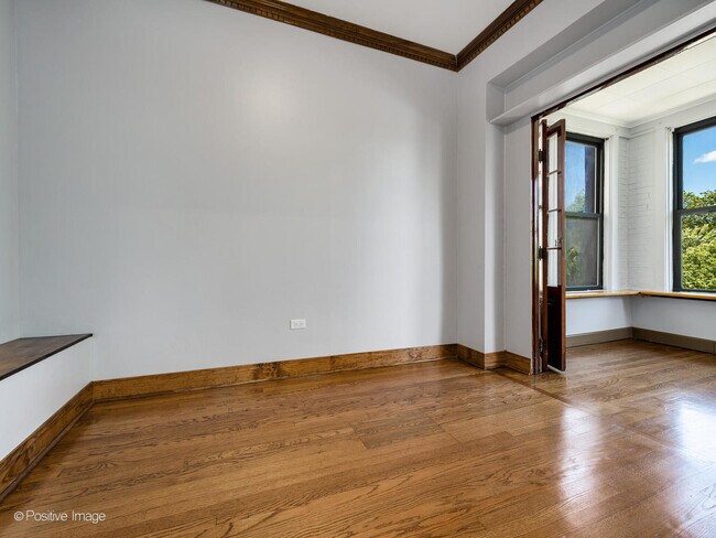 Foto del edificio - 1058 N Kedzie Ave