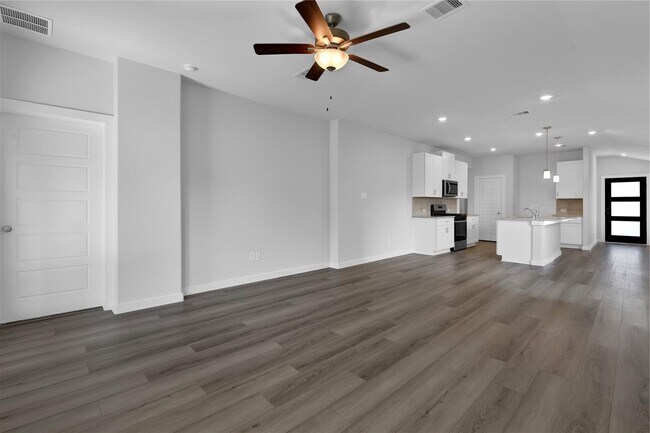 Building Photo - 18626 Etta Pnes Cir