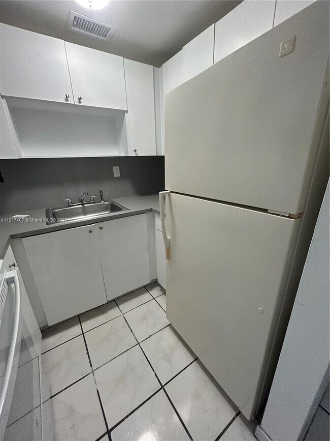 Foto del edificio - 1351 SW 4th St