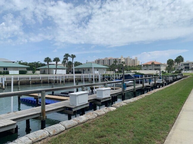 Foto del edificio - 2 br, 2 bath House - 2100 N. Peninsula Dr....