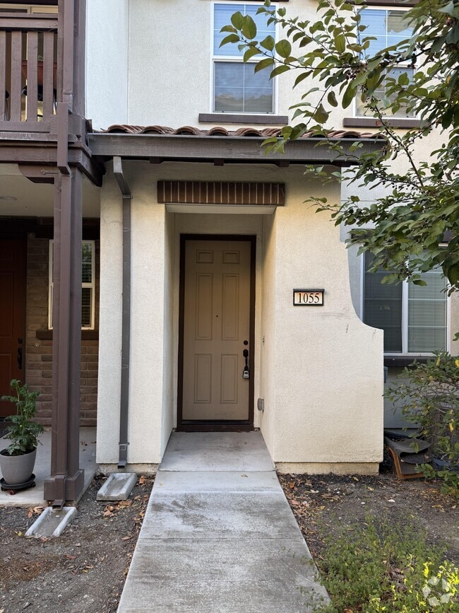 Building Photo - 1055 Chamomile Walkway