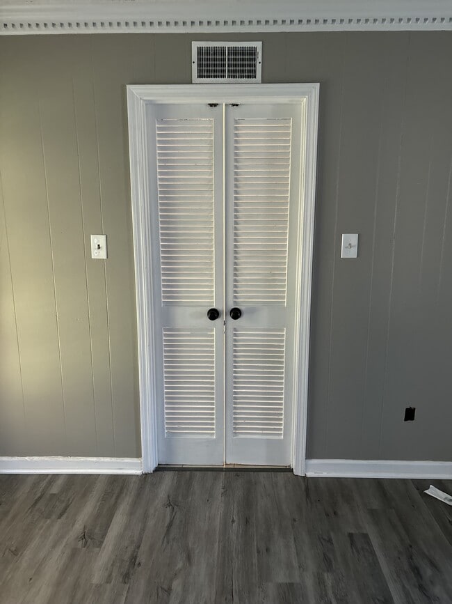 Building Photo - 6211 Midsummer Way