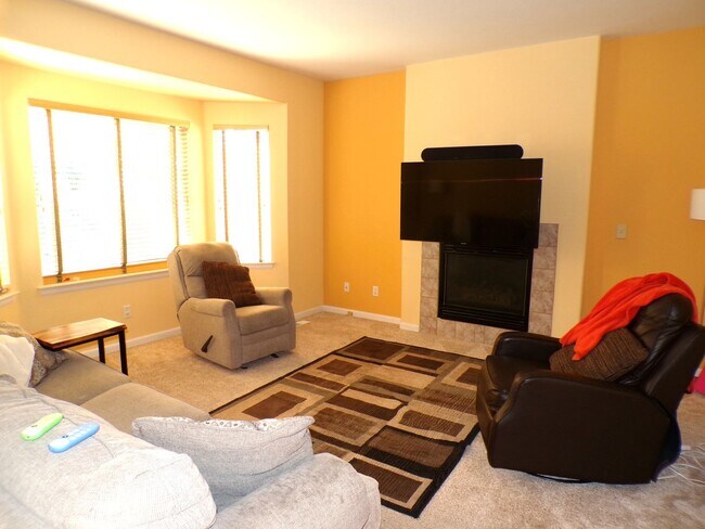 Building Photo - Cozy Hidden Gem in the Heart of Lakewood! ...