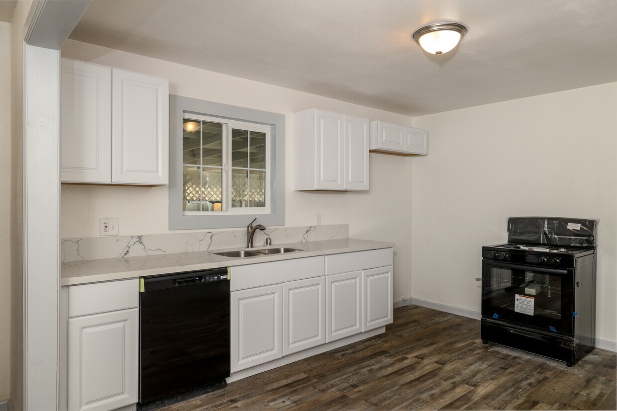 626 W San Joaquin Ave, Tulare, CA 93274 House Rental in Tulare, CA