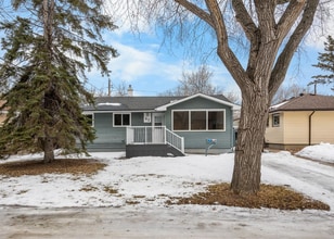 Building Photo - 92 Flamingo Crescent