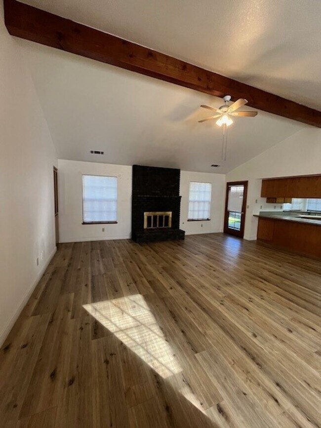 Foto del edificio - 740 W Vassar Ave