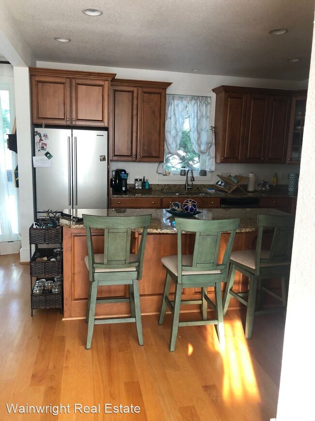 Building Photo - 4 br, 3.5 bath House - 713 14th Street
