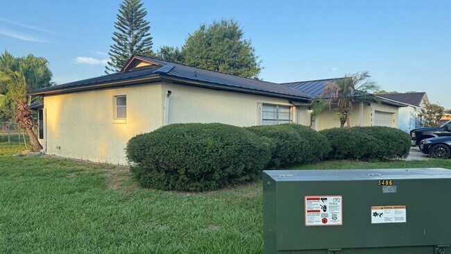 Building Photo - 2 Bedroom Single Family Home in Kissimmee
