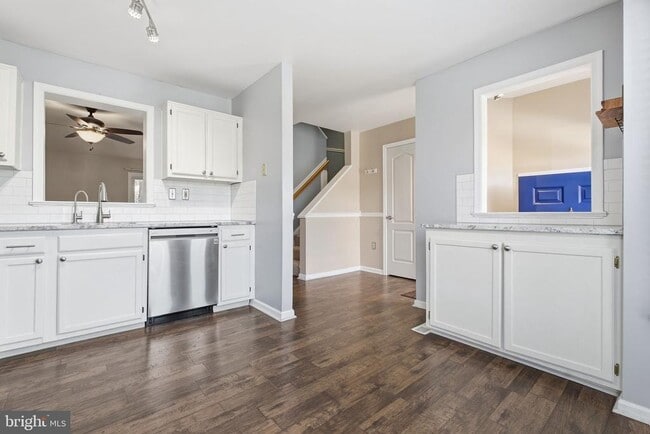 Building Photo - 1109 Oak View Dr