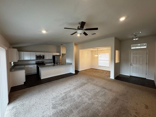 Building Photo - Modern 2023 Construction in Marion Oaks – 3BR/2BA with 2-Car Garage