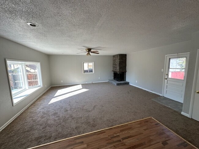 Building Photo - 4 bedroom, 3 bath single family home