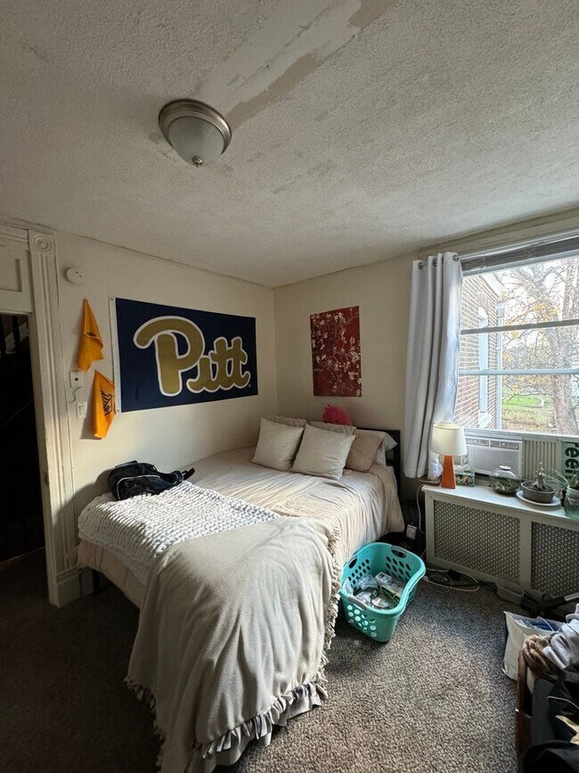 Photo - Pitt Student Housing – Spacious 5-Bed, 2-B... House