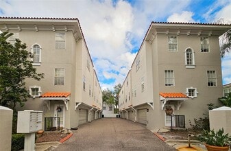 Building Photo - 608 S Matanzas Ave