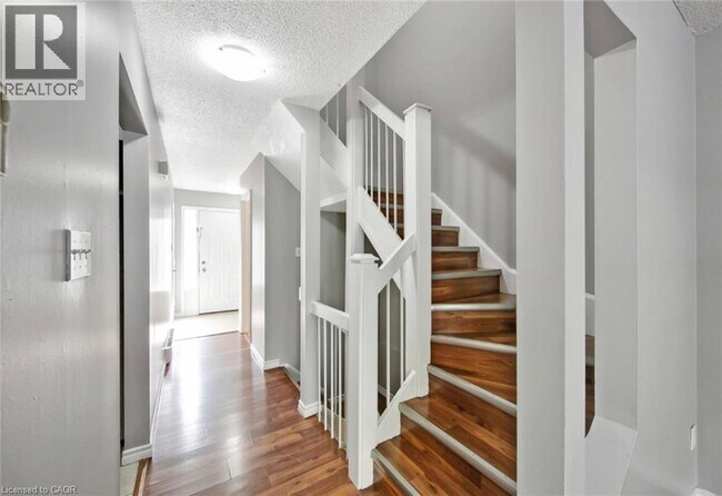 Photo du bâtiment - 6530 Glen Erin Dr