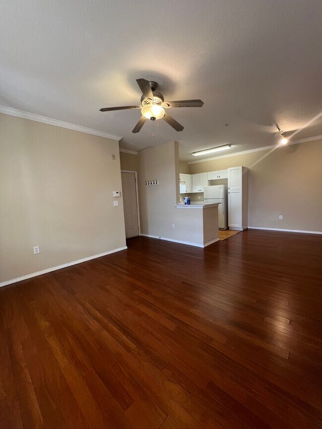 Building Photo - 2 BEDROOM 1 BATH CONDO REMODELED available...