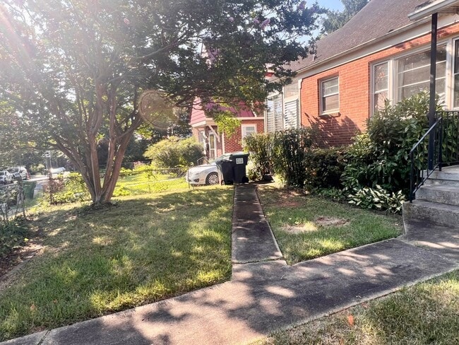 Building Photo - 1104 Little High St