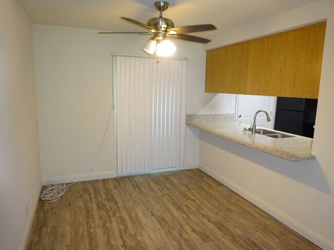 Foto del edificio - 2 bedroom, 1 1/2 bath, Roundtree Court in the Greenhaven area