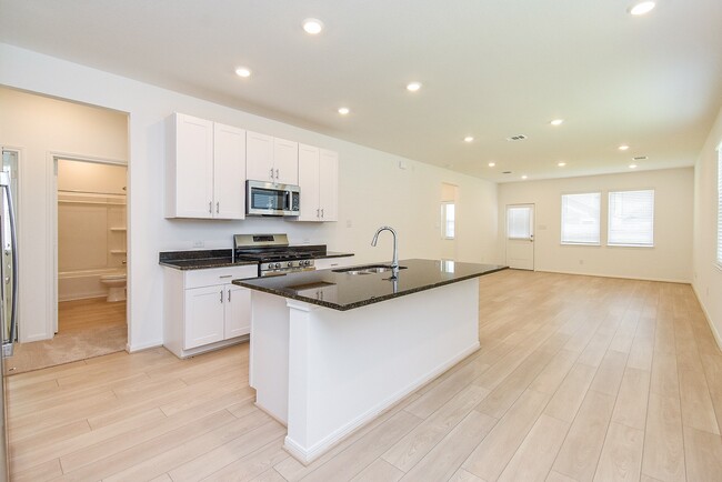Building Photo - 21835 Red Lantana Trl