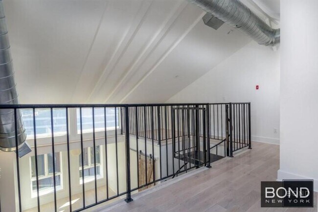 Foto del edificio - 2 bedroom in ASTORIA NY 11102
