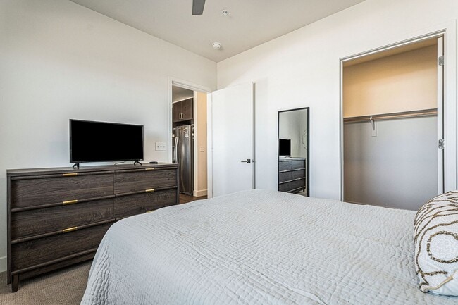 Building Photo - Charming 1 bed/1bath condo walking distanc...