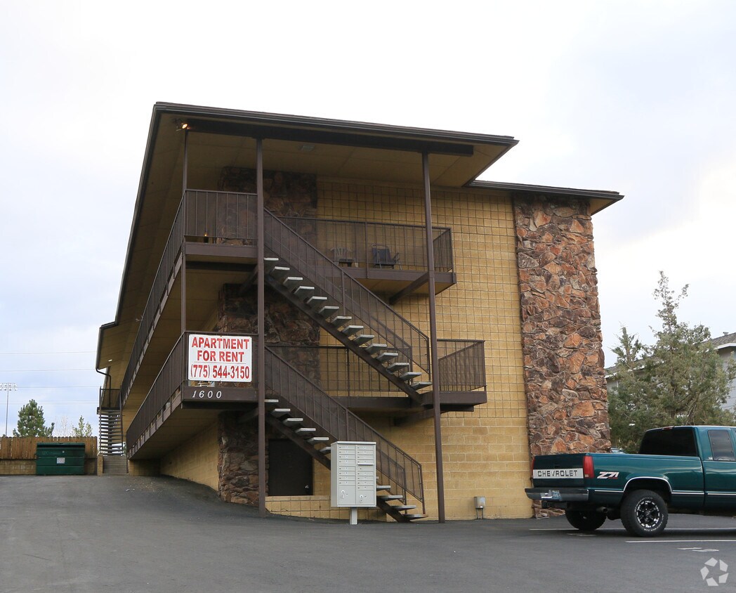Foto principal - 1600 Idlewild Dr