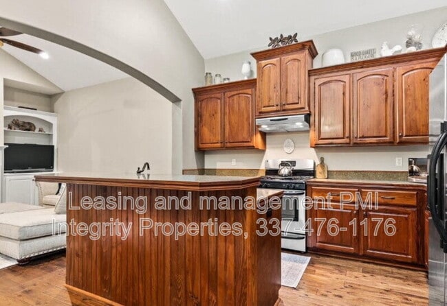 Building Photo - 303 Chimney Rock Blvd