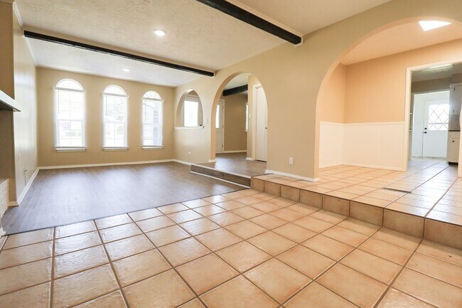 Foto del edificio - Beautifully Redone 3 Bedroom House! Availa...