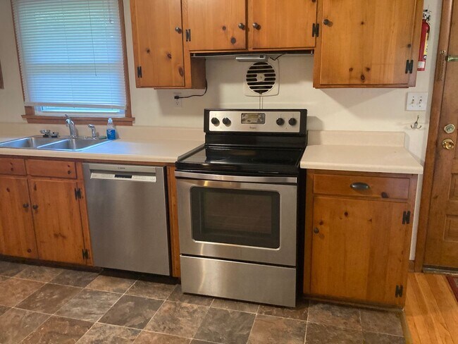 Foto del edificio - Lease Details for 2025 Start Date ONLY - N...