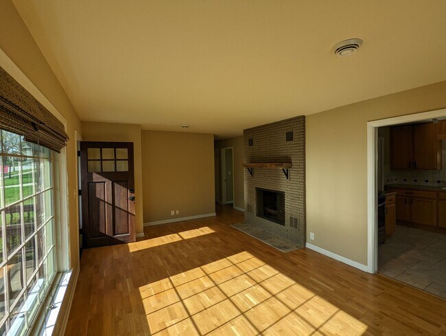 Building Photo - COMING SOON! Stunning 3 Bedroom Single Fam...