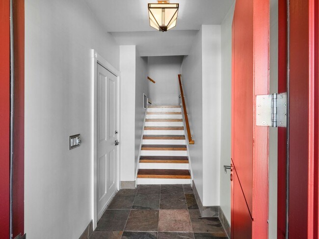 Foto del edificio - Single Family Home in Sunny Bernal Heights...