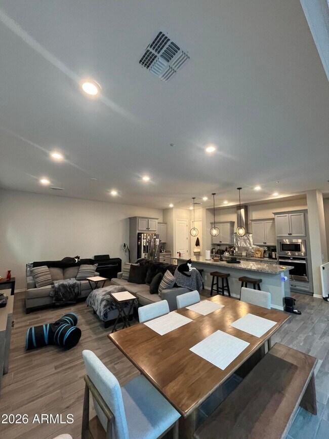 Foto del edificio - 1493 E Shannon St