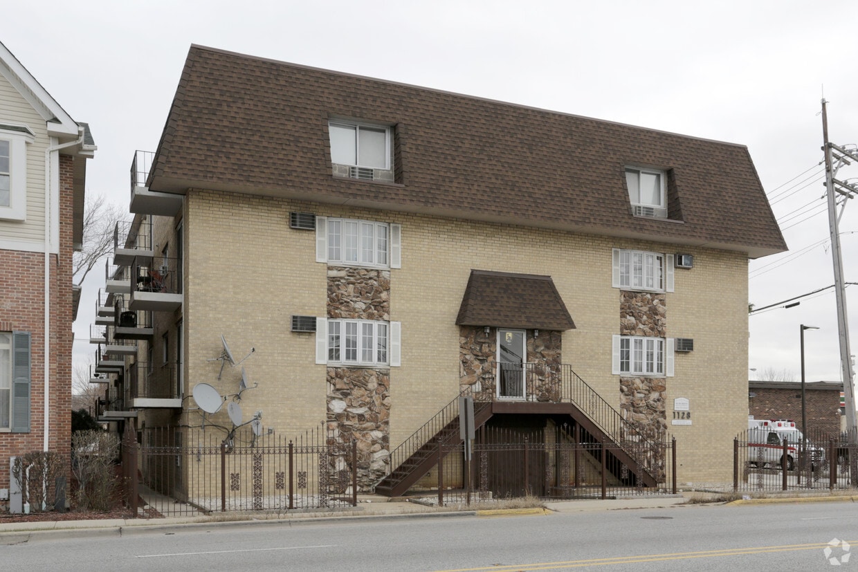 Building Photo - 1128 Des Plaines Ave