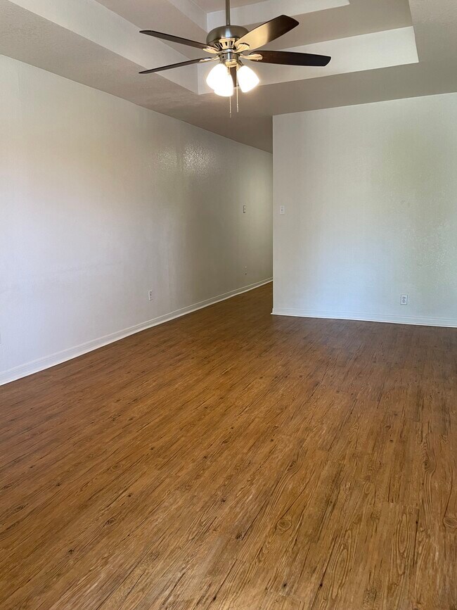 Building Photo - 1700 Aztec Trace