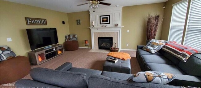 Building Photo - 4 br, 2.5 bath House - 9986 West Avondale ...