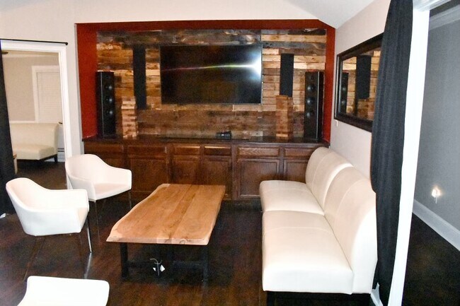 Family room - 1798 S Ridge Ave