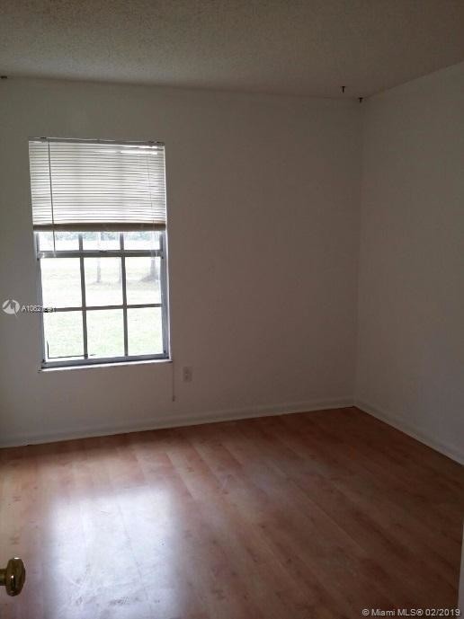 Foto del edificio - 16369 Hamlin Blvd
